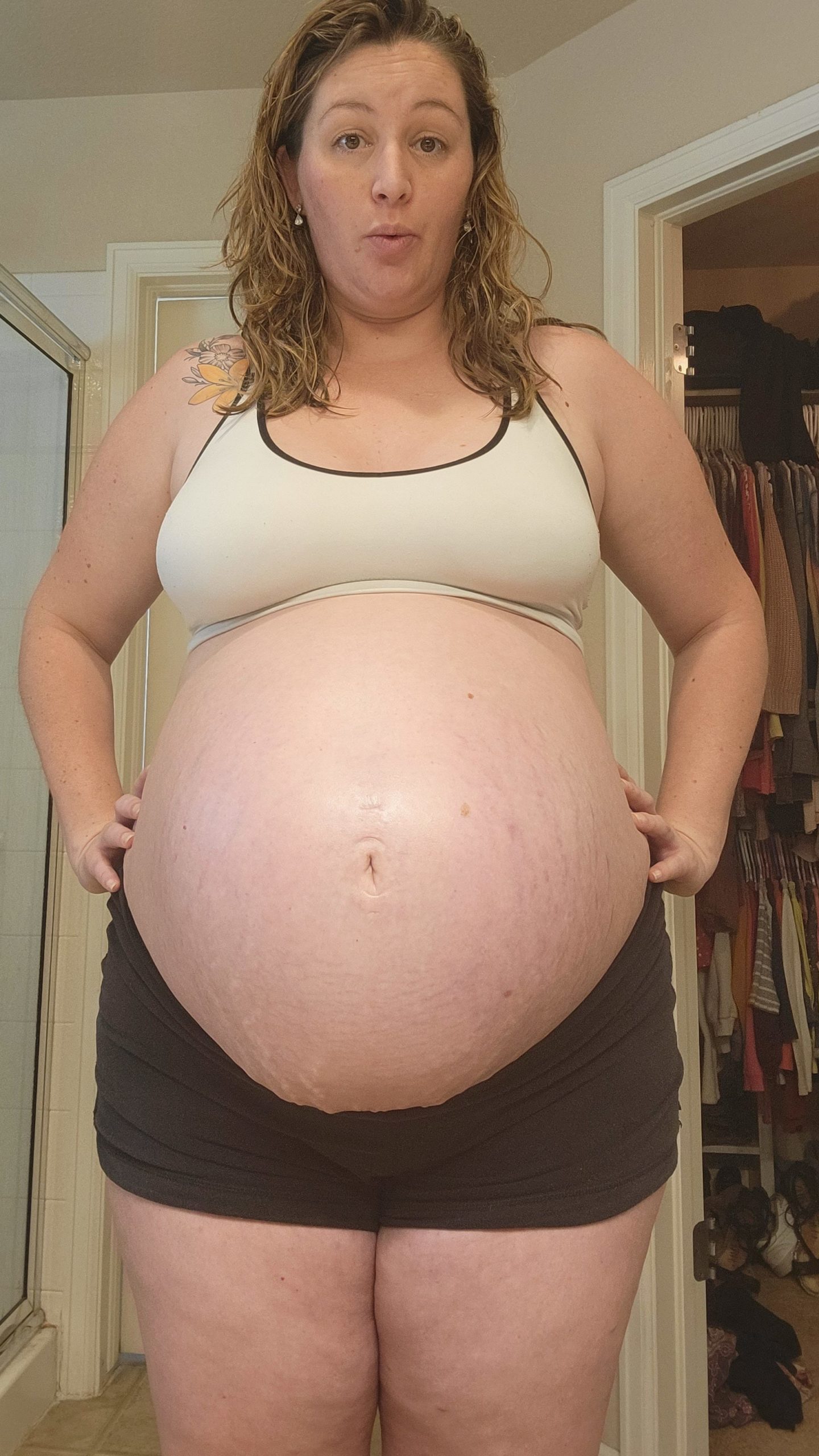 Very large pregnant belly twins stretch marks 33 weeks third trimester