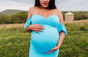 Blue dress pregnancy photo. Rain pregnant photography.