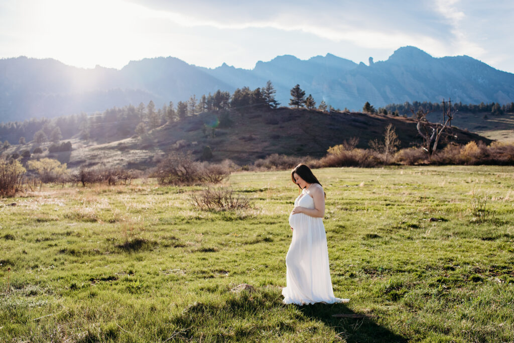 Mountains and fields pregnancy photography Boulder 