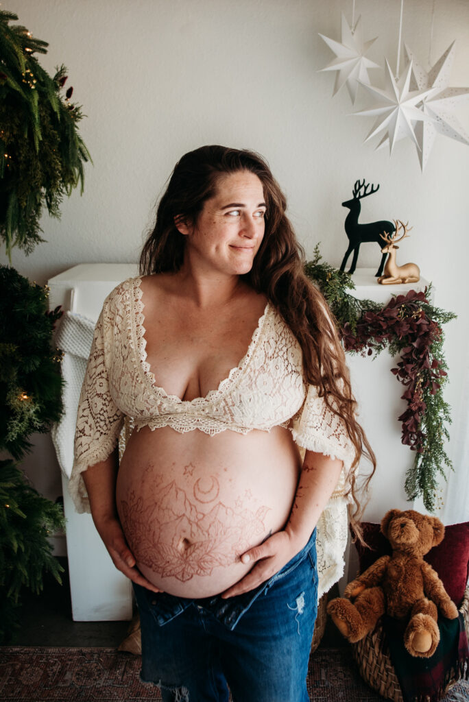 Sugarhill photo studio holiday set up maternity photos belly henna